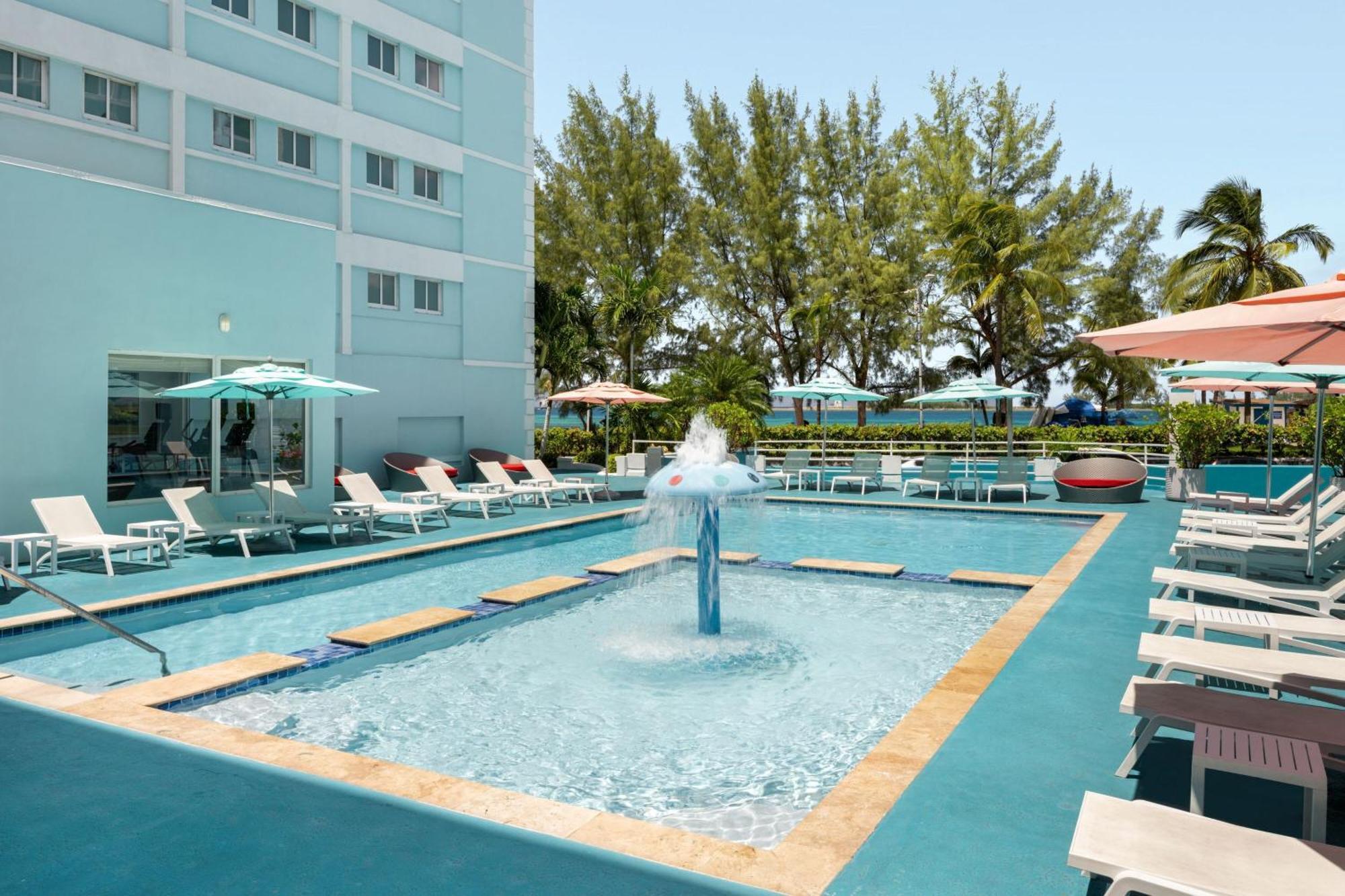 Courtyard By Marriott Nassau Downtown/Junkanoo Beach Kültér fotó
